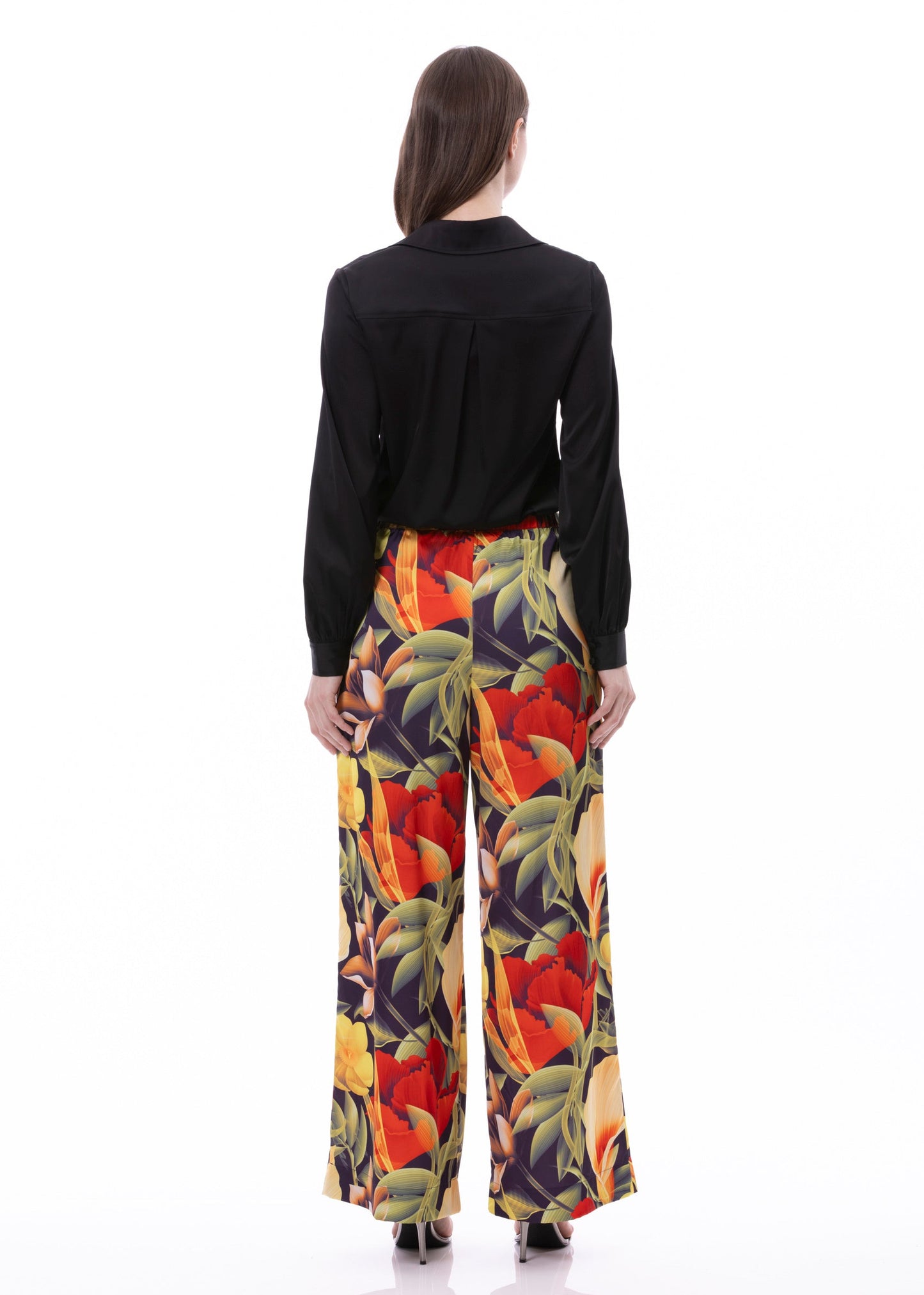 Falten-Detail-Pullover, Satin-Palazzohose mit weitem Bein und digitalem Blumenprint